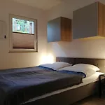 Nad Jeziorem 7 * Kamienica Krolewska